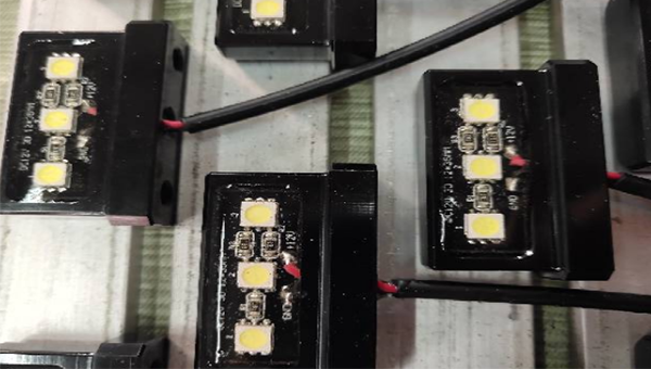 匯巨透明環氧灌封膠幫助電子廠家解決控製品的灌封問題