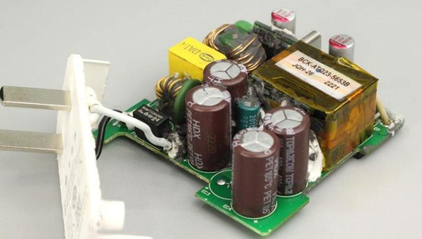 導熱結構膠的應用，使電源模塊的供電更加穩定