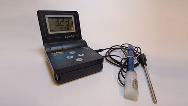 溫度檢測儀的封裝保護，使用白色環氧電子灌封膠效果更佳