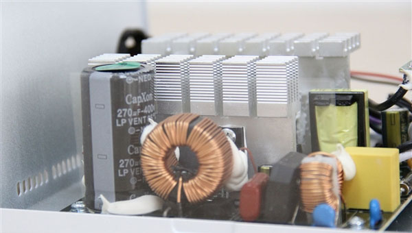 電子設備發熱問題，導熱結構膠的應用可有效解決