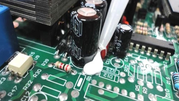 防潮電子聚氨酯密封膠：電子產品密封防水、防黴菌兩不誤