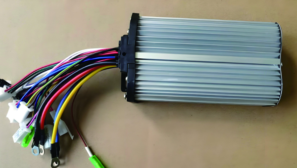 電動車控製器提高熱傳導效率什麽導熱膠能解決？