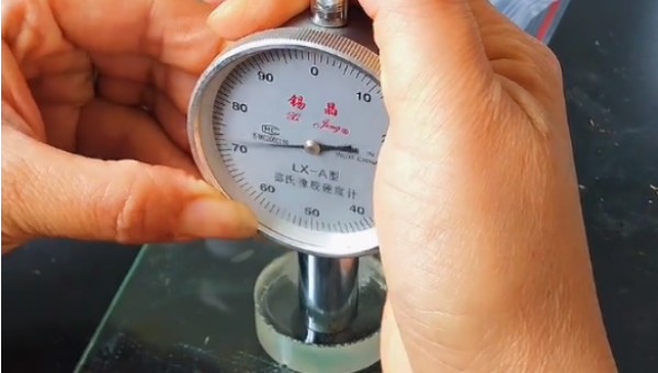 柔性環氧膠解決硬膠無法適應形變應力大難題