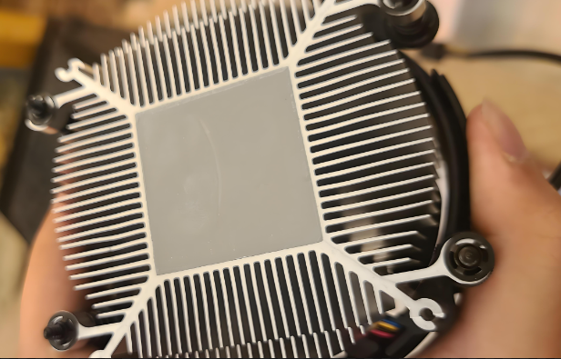 導熱矽脂，導熱矽脂用於(yu) 功率器件和散熱基板之間的作用